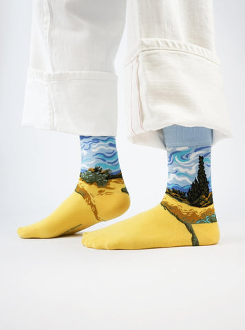 Champ de blé avec cyprès