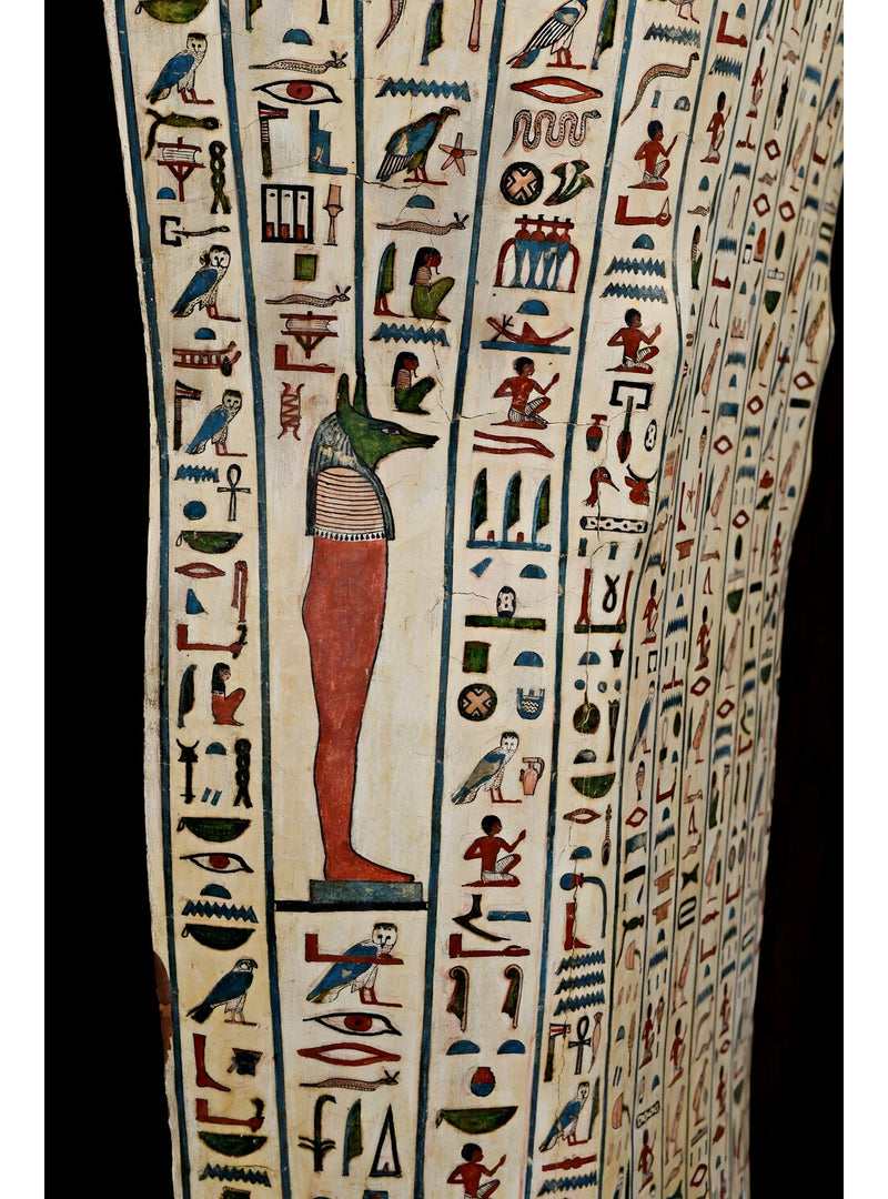 Zonen van Horus - Sarcofaag van Peftjaoeneith uit de collectie van het Rijksmuseum van Oudheden, het originele kunstwerk achter de sokken